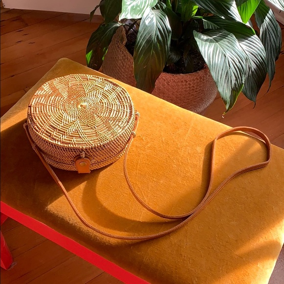 Handbags - Cute basket purse has all the Fall vibes! 🧡